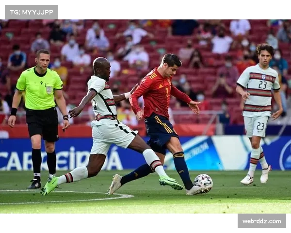 阿尔梅里亚前锋单刀中柱，错失绝杀良机